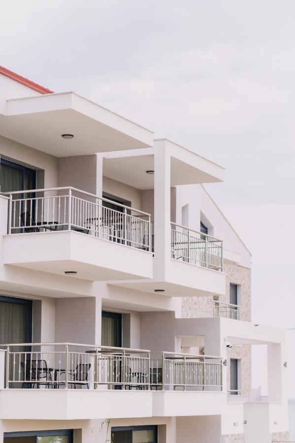 Blue Stone Luxury Suites Лименария Экстерьер фото